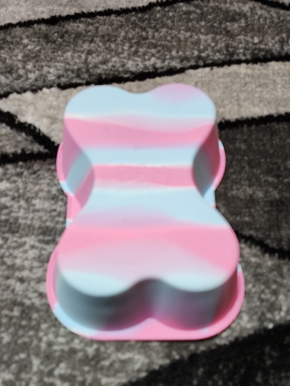 PUPPY CAKE BONE-SHAPED MULTI-COLOR SWIRL SILICONE MOLD TREAT CAKE PAN